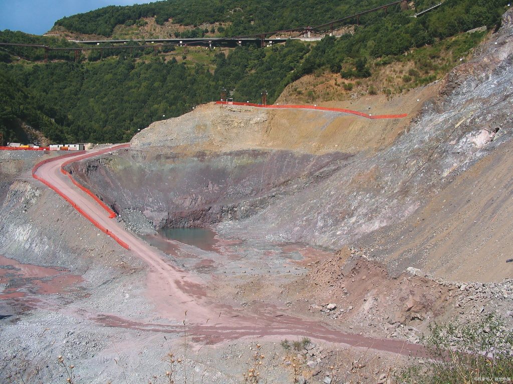 sand making machine can handle a variety of tailings