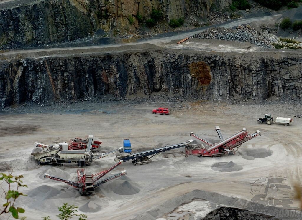  Crushing and sorting of rock can be done directly on the mining site.