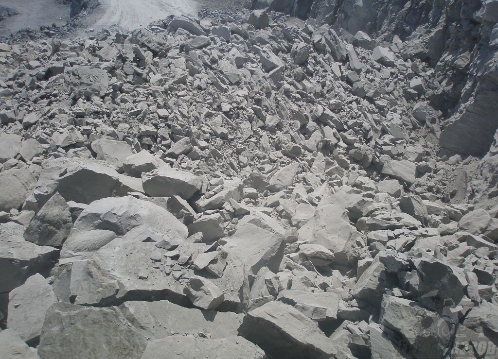  After the explosion, stone chunks of various sizes are formed.